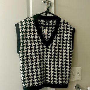 Talbots houndstooth sweater vest—Size Large Petite
